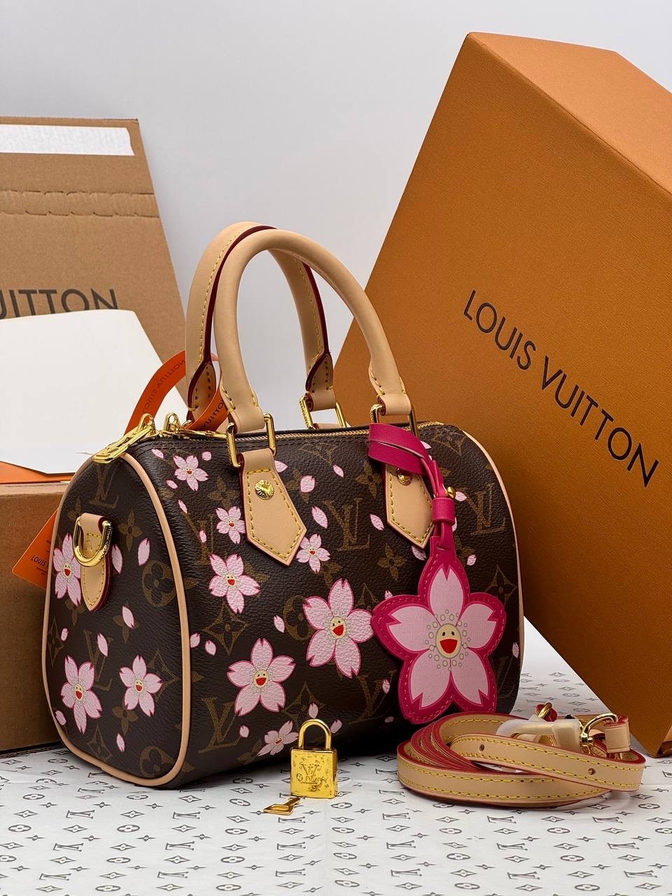 сумкa louis vuitton,louis vuitton женская сумка,сумка louis vuitton takashi murakami,сумка louis vuitton 25-20см реплика,louis vuitton speedy