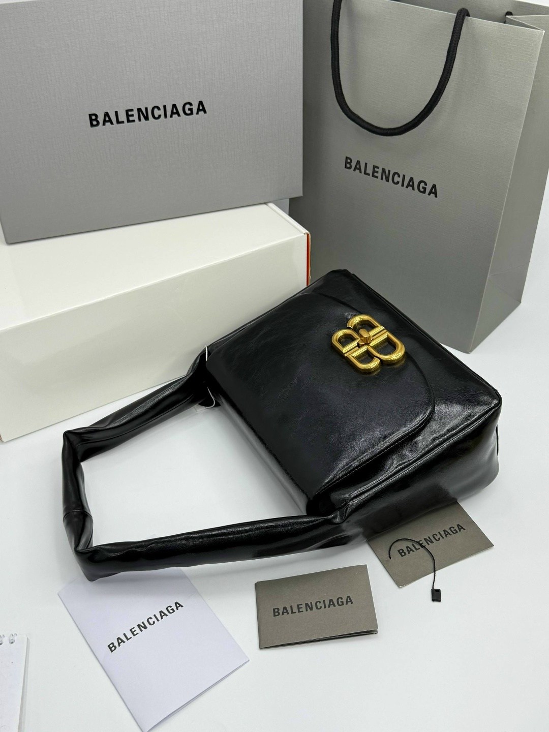 сумка женская balenciaga,сумка balenciaga,balenciaga сумка на плечо,большая сумка через плечо через цепочку balenciaga,сумка balenciaga кожаная