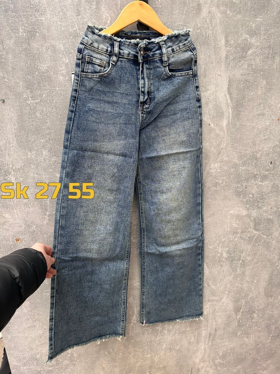 модные джинсы,джинсовые брюки,бахрома на джинсах,джинсы с бахромой внизу,джинсы