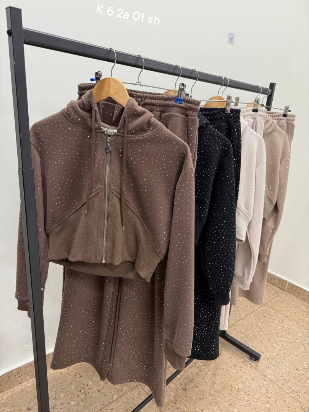 женский спортивный костюм,спортивный костюм со стразами корея,женский спортивный костюм со стразами,спортивный костюм со стразами,костюм со стразами