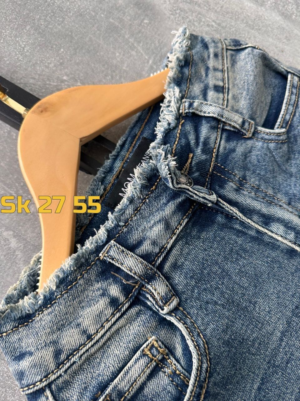 модные джинсы,джинсовые брюки,бахрома на джинсах,джинсы с бахромой внизу,джинсы