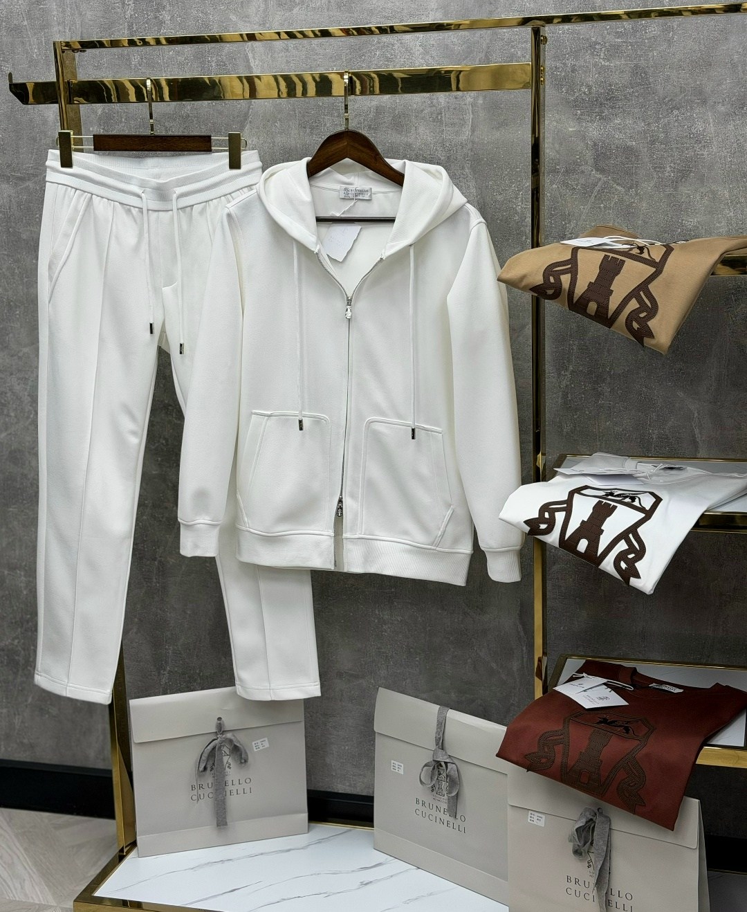 спортивный костюм,стильные костюмы,костюм белый,костюм селин спортивный,костюмчик на флисе