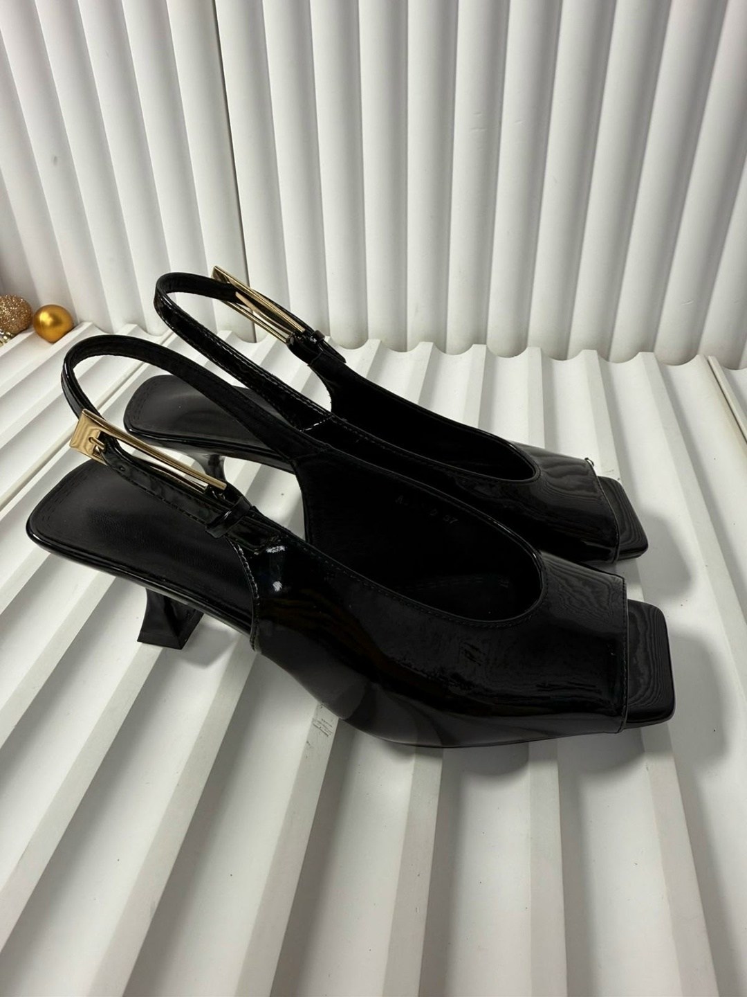 ,туфли фенди,женские туфли лодочки,женские босоножки,женские туфли-лодочки из лакированной кожи на высоком каблуке