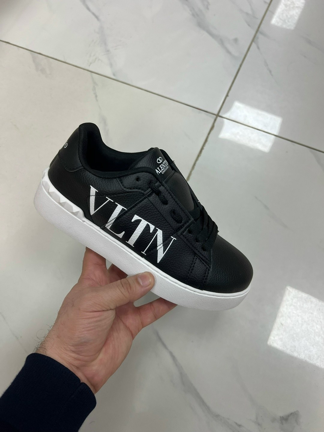 ,кроссовки valentino,кеды valentino,valentino garavani кроссовки,валентино кроссовки