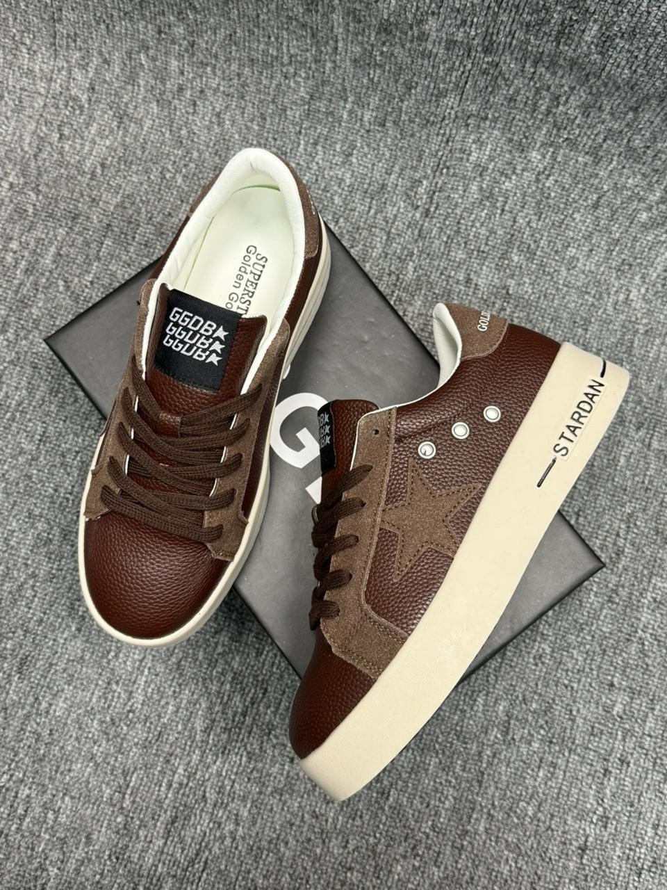 ,golden goose кроссовки super-star коричневый,кроссовки замш,кеды golden goose,лаковые кроссовки golden goose