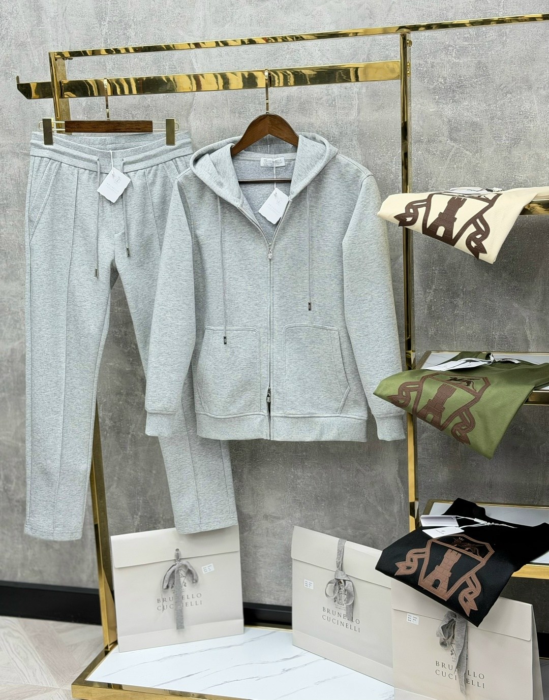 спортивный костюм,стильные костюмы,костюм белый,костюм селин спортивный,костюмчик на флисе