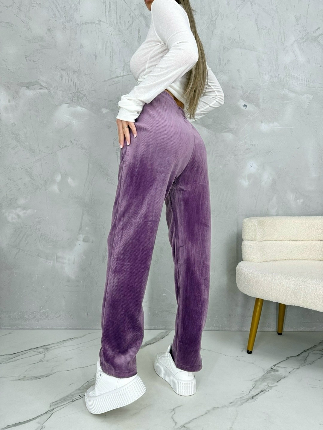 вельветовые брюки,вельветовые брюки мода 2026 женские,брюки фиолетовые,штаны на флисе,штаны adidas женские велюровые фиолетовые