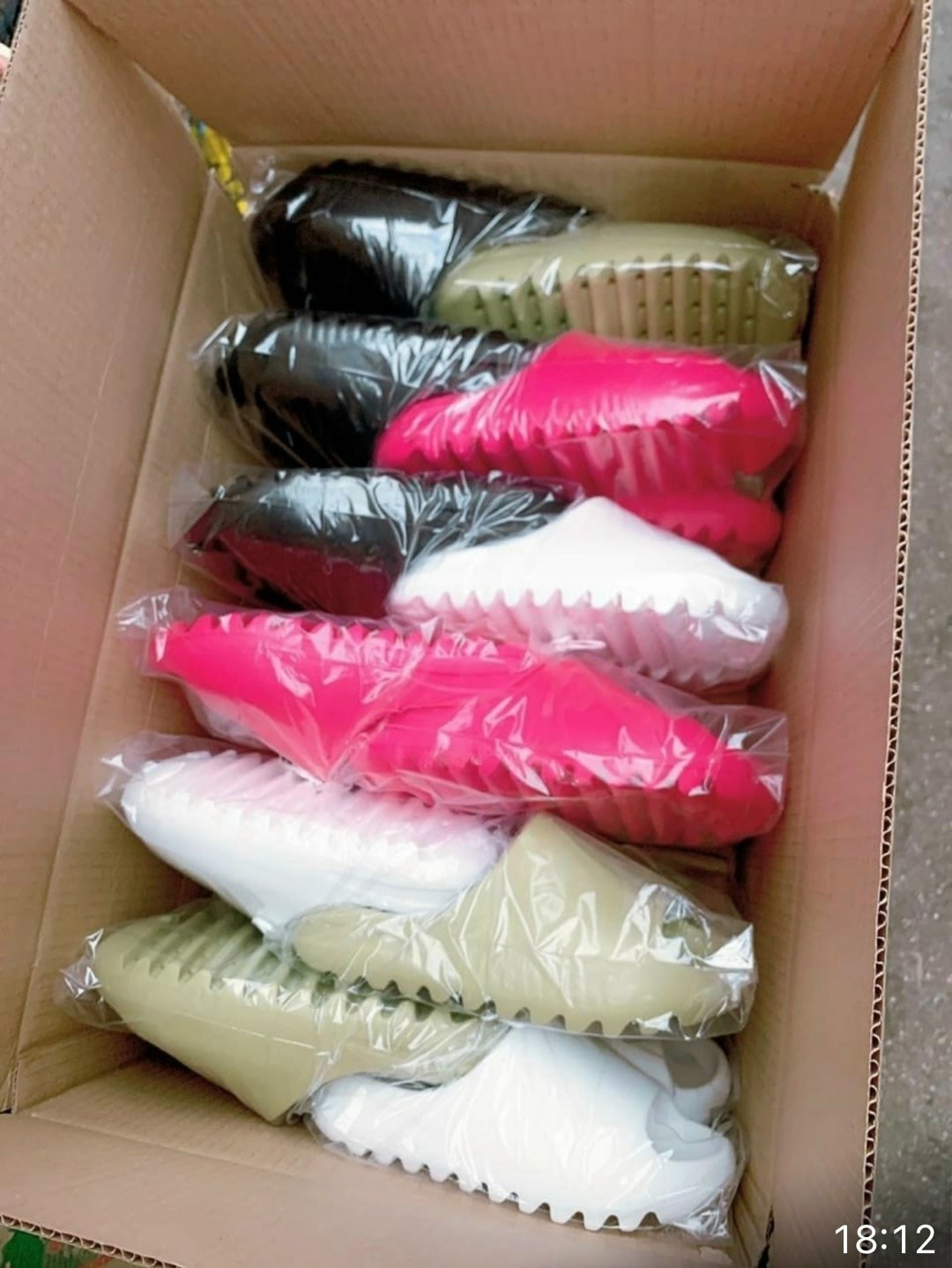 резиновые женские тапочки,шлепанцы женские,сланцы женские,шлепки,тапки женские