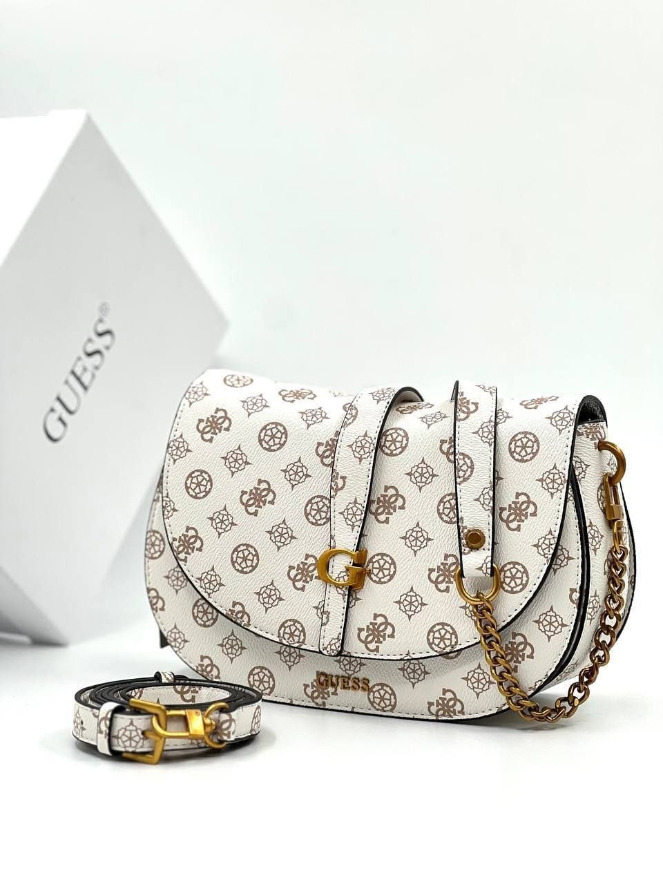 guess сумка на плечо,guess сумка женская,белая сумка guess,сумка guess,сумка кросс боди guess