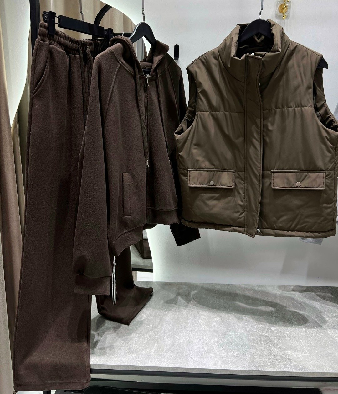 женский серый костюм тройка miu miu,костюм тройка brunello cucinelli,женский костюм тройка,женский серый костюм тройка,серый костюм тройка