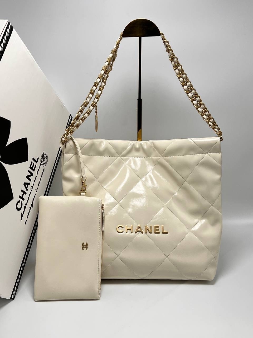 chanel сумка,сумка chanel женская,кожаная белая сумка chanel,chanel 22 сумка,сумка шанель