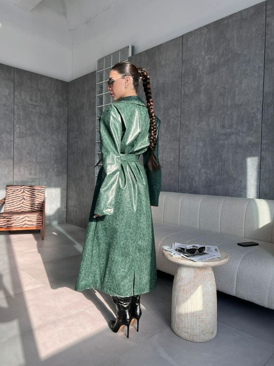 модное пальто,женский кожаный плащ,плащ зеленый,кожаный плащ,тренч плащ