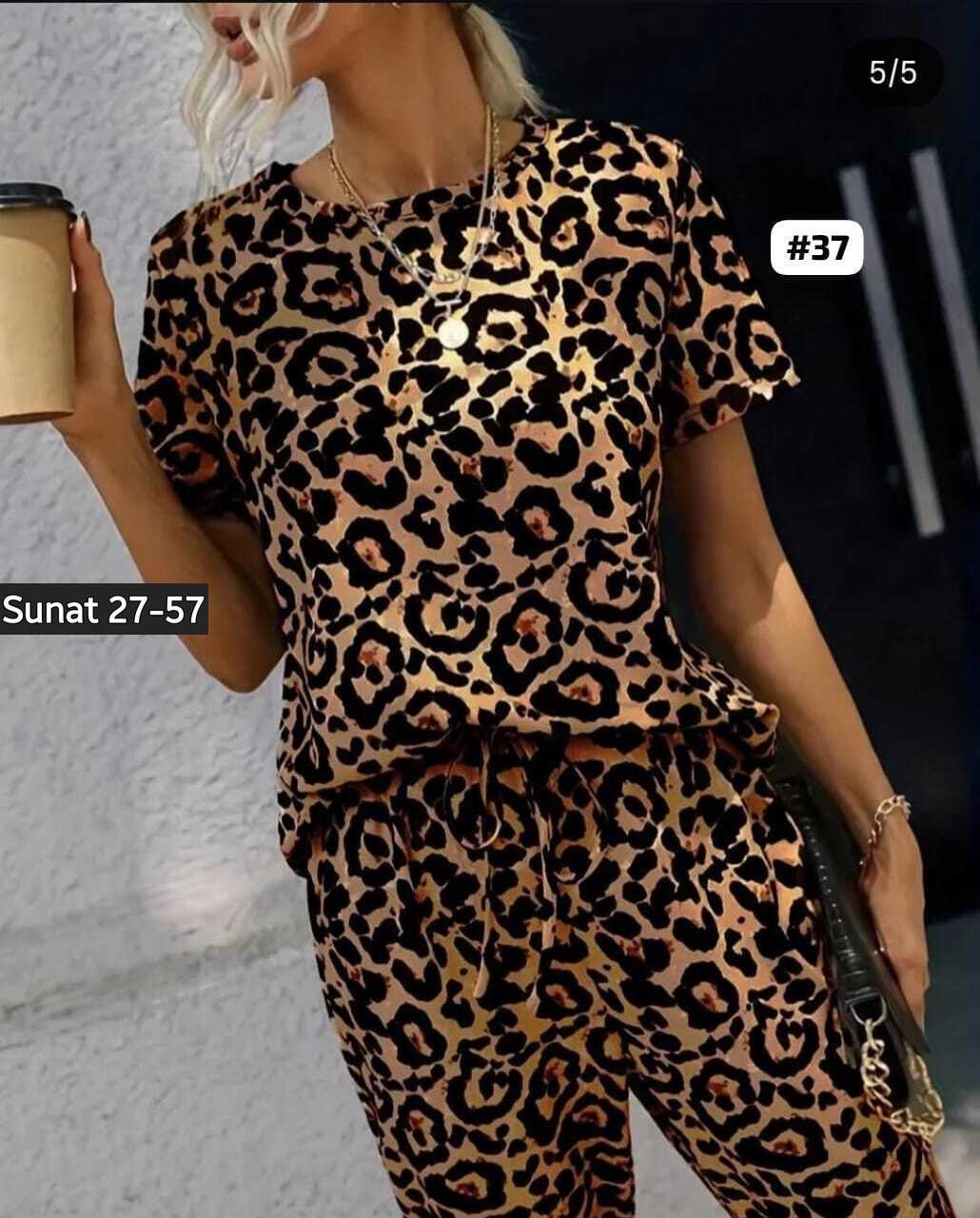 леопардовые костюмы,леопардовый комбинезон женский,женский комбинезон с леопардовым принтом,костюм 3 ка в ярком леопардовом принте,брючный костюм