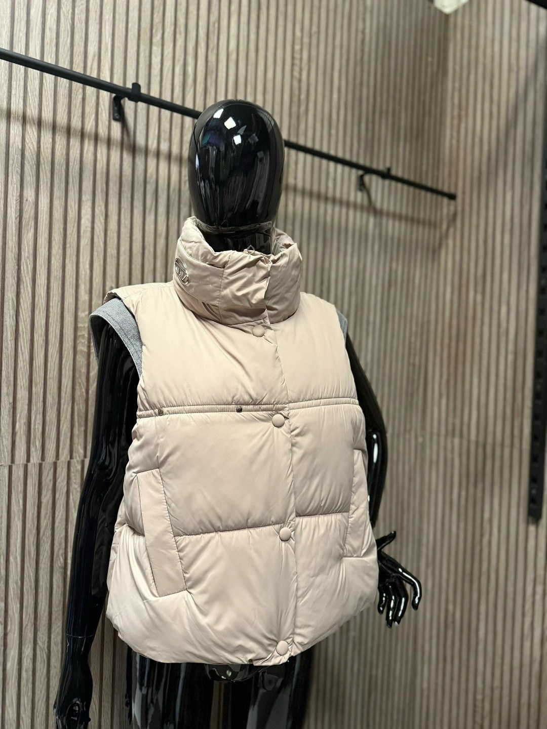 пуховой жилет,теплый жилет,жилетка женская,жилет,женский жилет