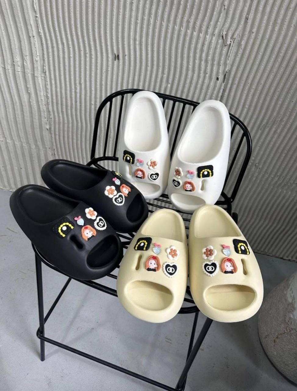 ,шлепанцы женские,модные тапочки,шлепанцы с принтом,шлепки женские