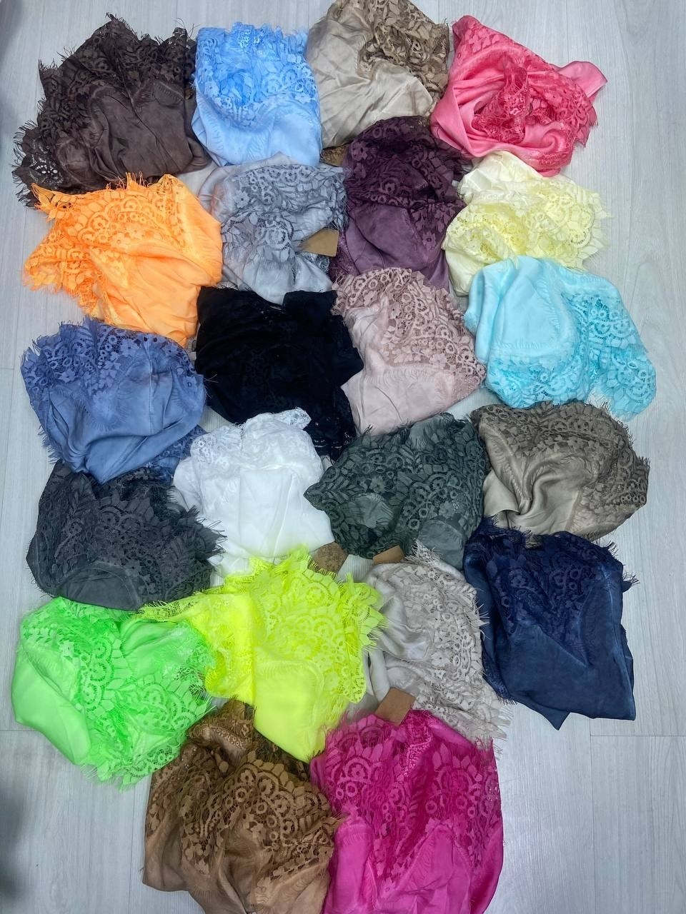 шелковая майка интимиссими,шелковый топ с кружевом,майка с кружевами,шелковый топ intimissimi,белый шелковый топ с кружевом