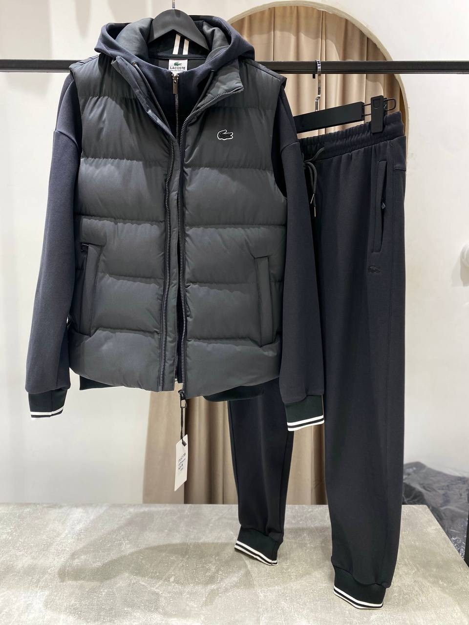 костюм-тройка мужской: жилет, толстовка и штаны арт. 1331595,спортивный костюм nike мужской,спортивный костюм nike тройка,мужской спортивный костюм,спортивные костюм