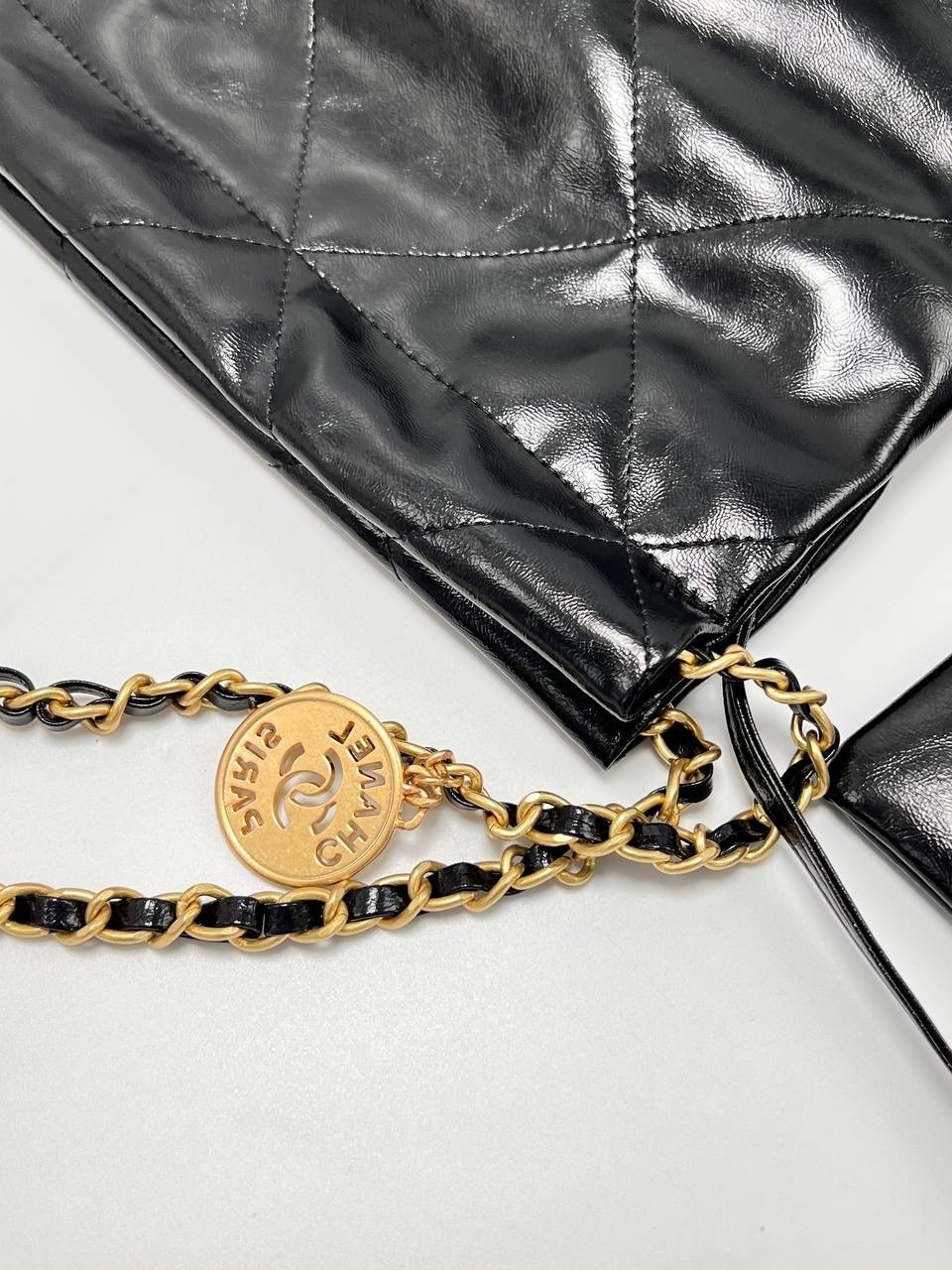 chanel сумка,сумка chanel женская,кожаная белая сумка chanel,chanel 22 сумка,сумка шанель