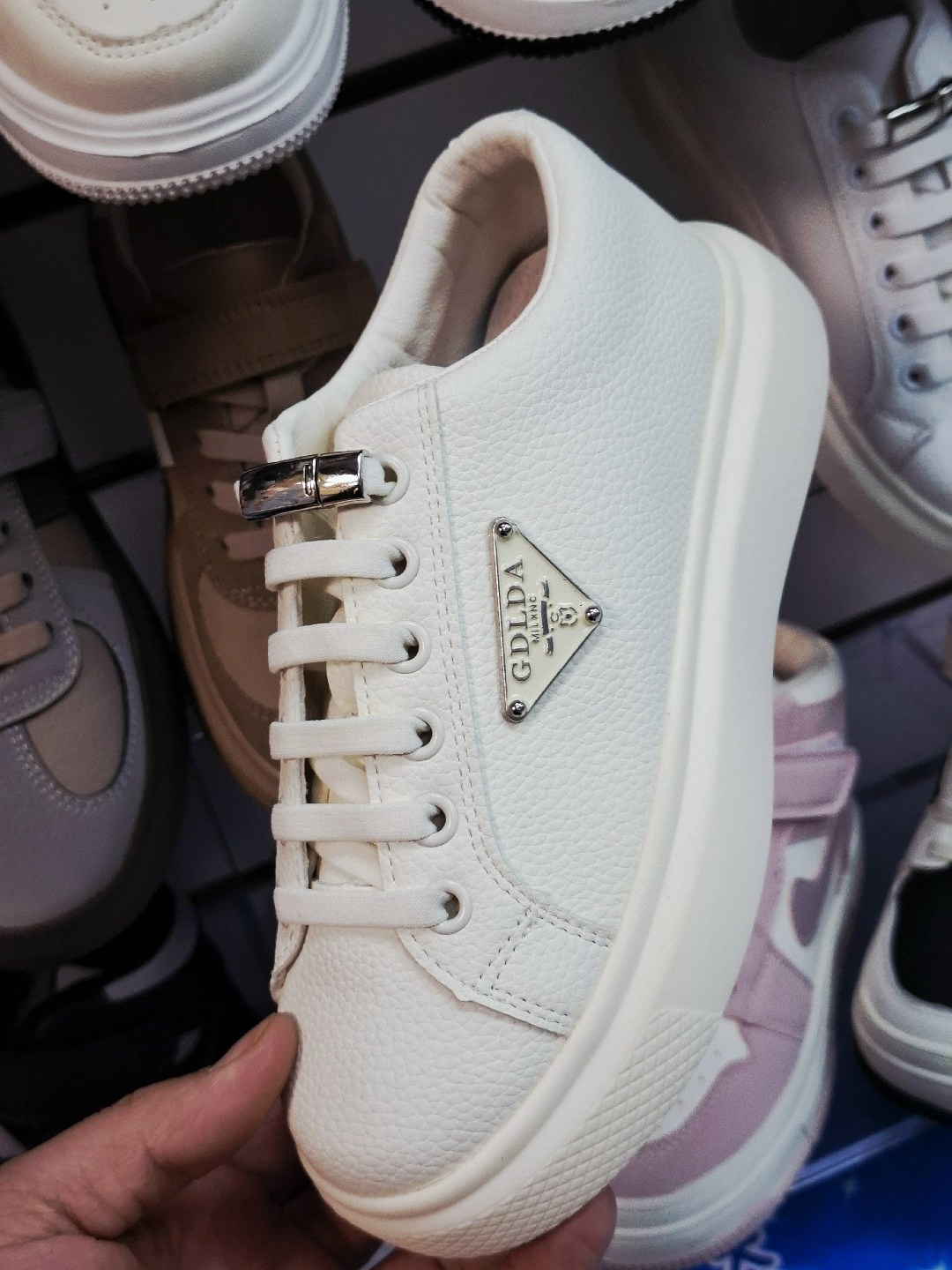 ,кроссовки женскиe,кроссовки женские черный,женские кеды черные,черные кеды с белой подошвой