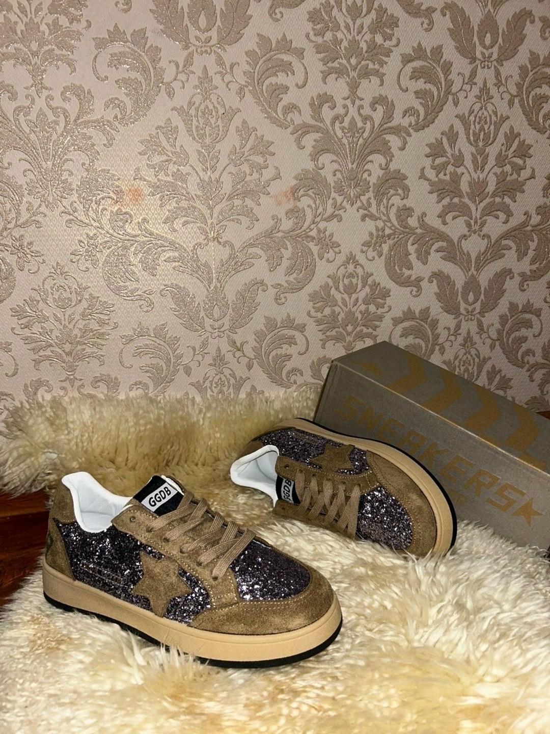кеды golden goose,лаковые кроссовки golden goose,golden goose кроссовки,,кроссовки golden goose с пайетками на платформе