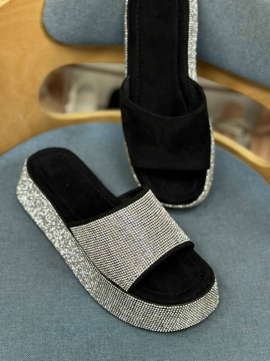 ,шлепанцы женские,шлепанцы со стразами,шлепки женские,модные шлепанцы