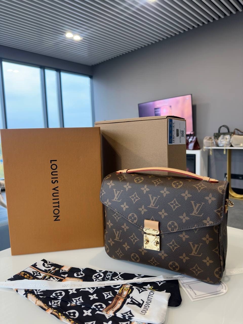 сумка louis vuitton pochette metis,louis vuitton pochette metis,сумка луи виттон,сумки луи виттон оригиналы,сумка женская pochette metis louis vuitton pl-15581
