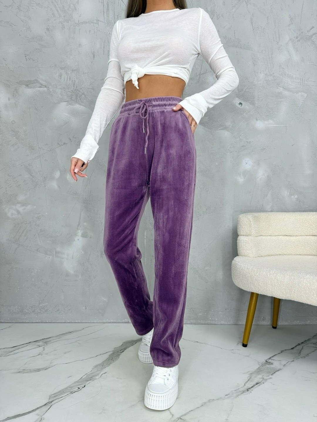 вельветовые брюки,вельветовые брюки мода 2026 женские,брюки фиолетовые,штаны на флисе,штаны adidas женские велюровые фиолетовые