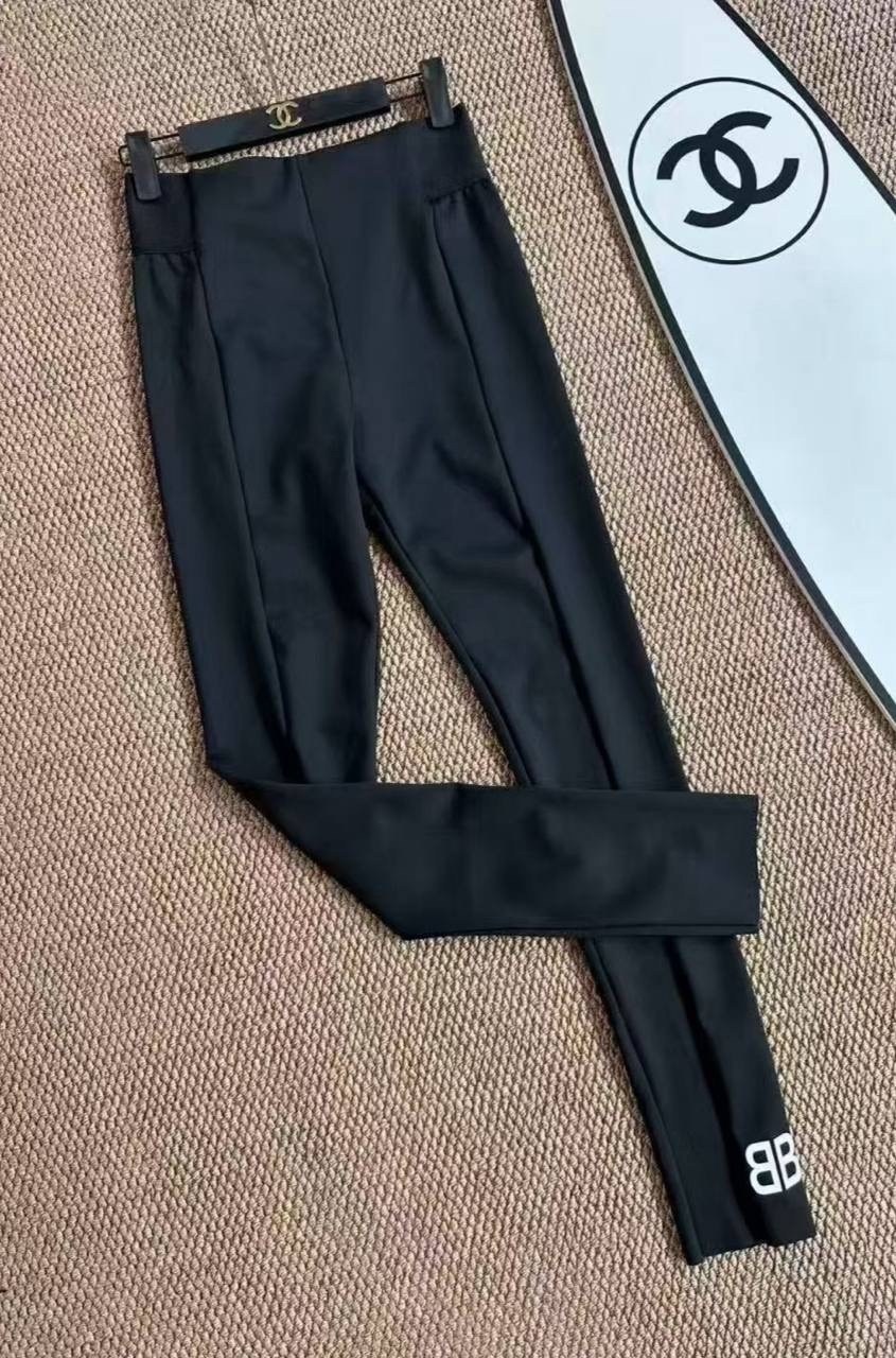 черные спортивные леггинсы balenciaga,легинсы женские,леггинсы balenciaga,женские леггинсы,balenciaga штаны