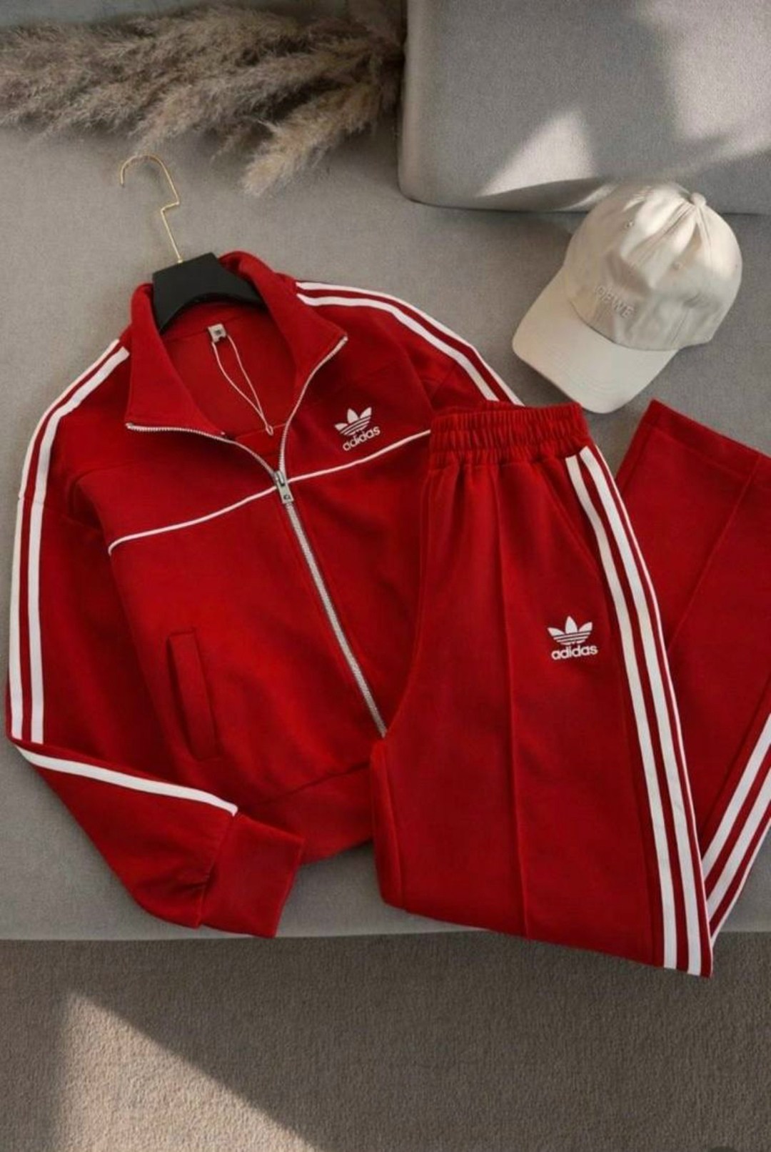 спортивные костюмы,спортивный костюм celine,костюм спортивный adidas,костюм спортивный женский adidas,парные адидасовские костюмы