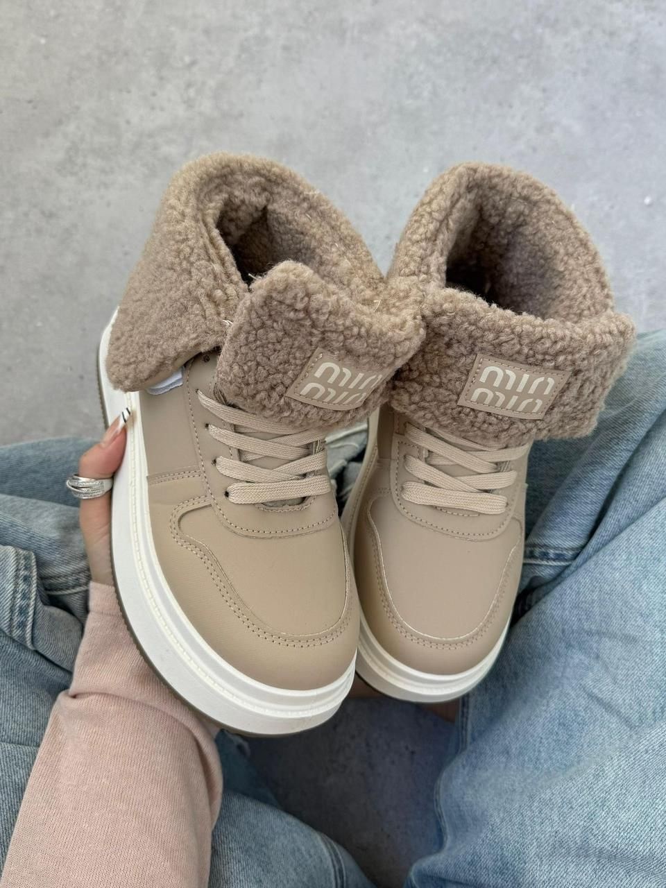 ,зимняя женская ,женская ,кроссовки теплые,женские угги