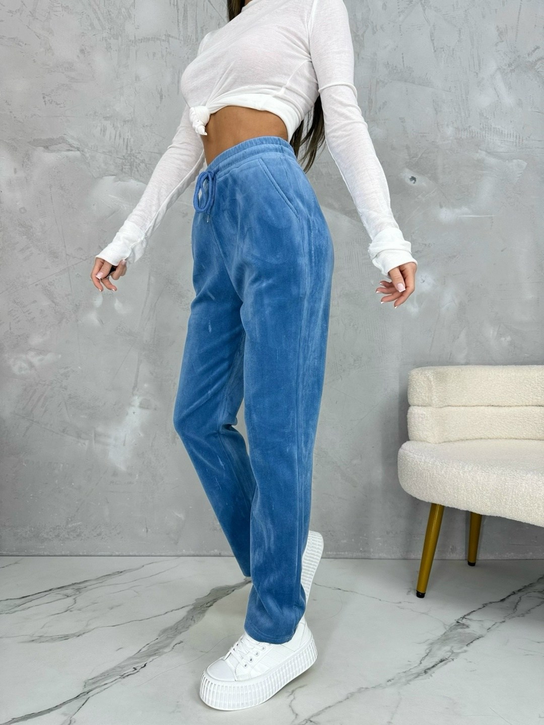 вельветовые брюки,вельветовые брюки мода 2026 женские,брюки фиолетовые,штаны на флисе,штаны adidas женские велюровые фиолетовые