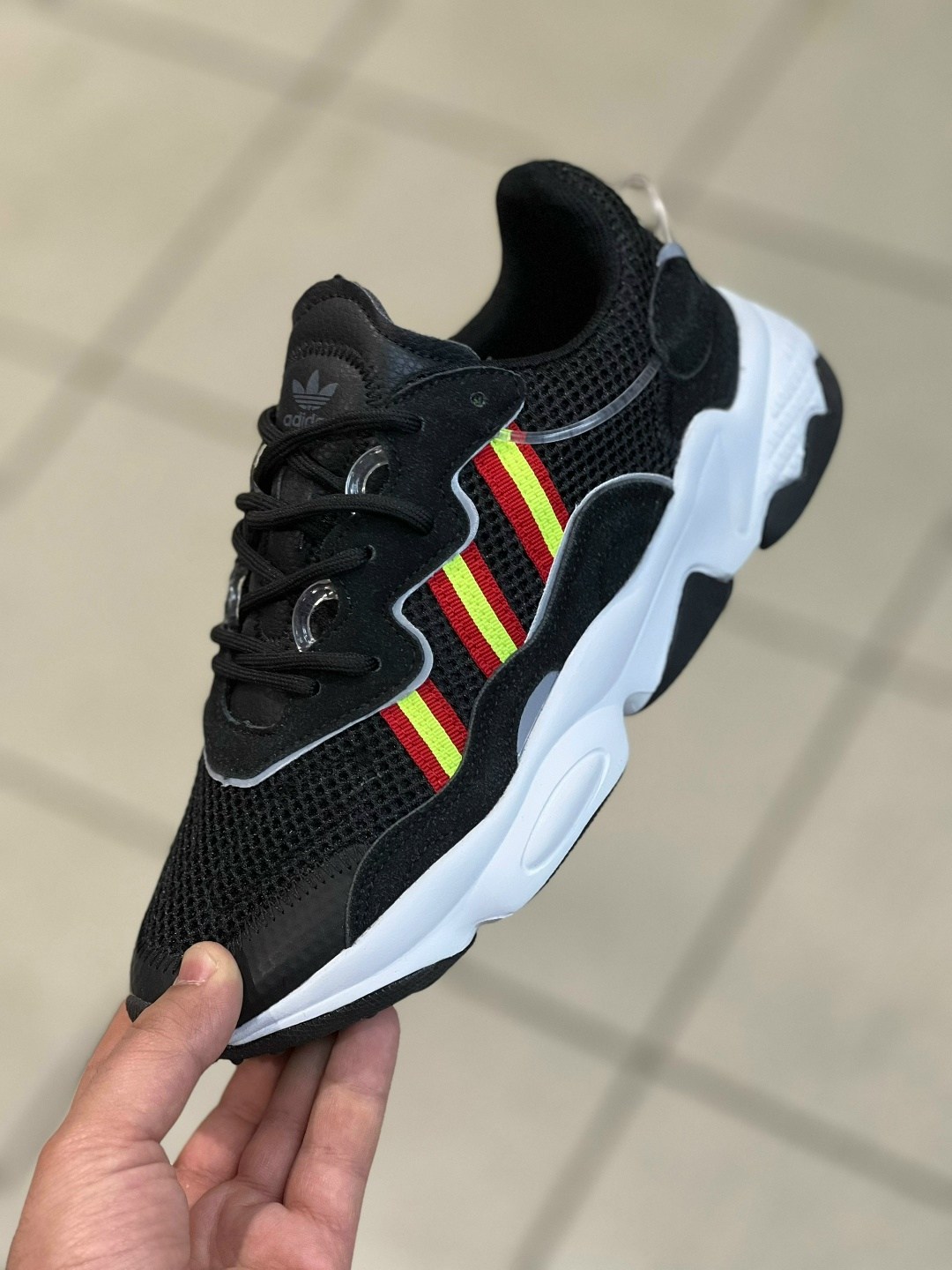 кроссовки adidas ozweego,кроссовки мужские adidas ozweego,кроссовки adidas,adidas ozweego,кроссовки мужские женские adidas