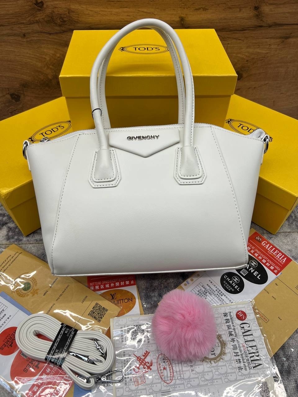 сумка givenchy,мини-сумка-тоут antigona из кожи givenchy черный,сумка-тоут antigona размера мини givenchy черный,сумка живанши,сумка женская givenchy