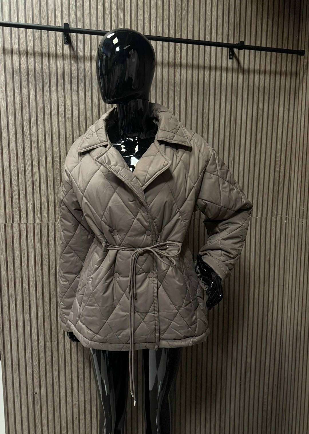 демисезонная куртка,куртка,куртка женская,стеганая куртка,куртка модная