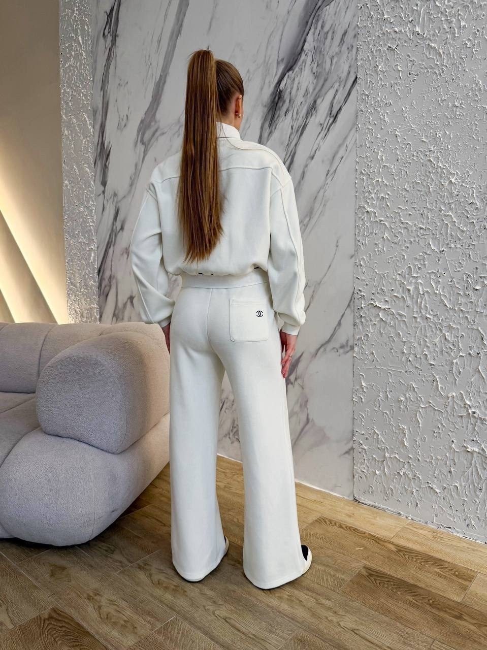 стильные костюмы,костюм белый,спортивные костюмы белые,спортивные женские костюмы,костюм с брюками