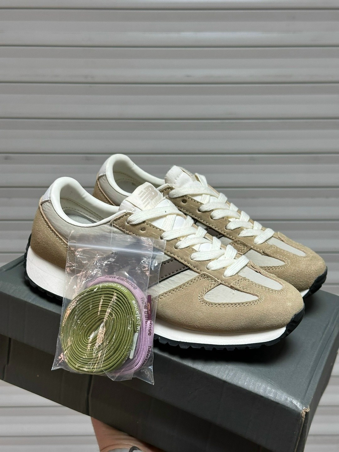 кроссовки new balance,женские кроссовки,повседневные кроссовки,бежевые кроссовки,спортивная