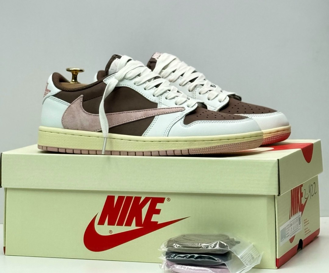nike air jordan 1 travis scott low,кроссовки nike air jordan 1 low x travis scott,кроссовки nike air jordan 1 low og из коллаборации с travis scott,nike air jordan 1 low travis scott reverse mocha,кро
