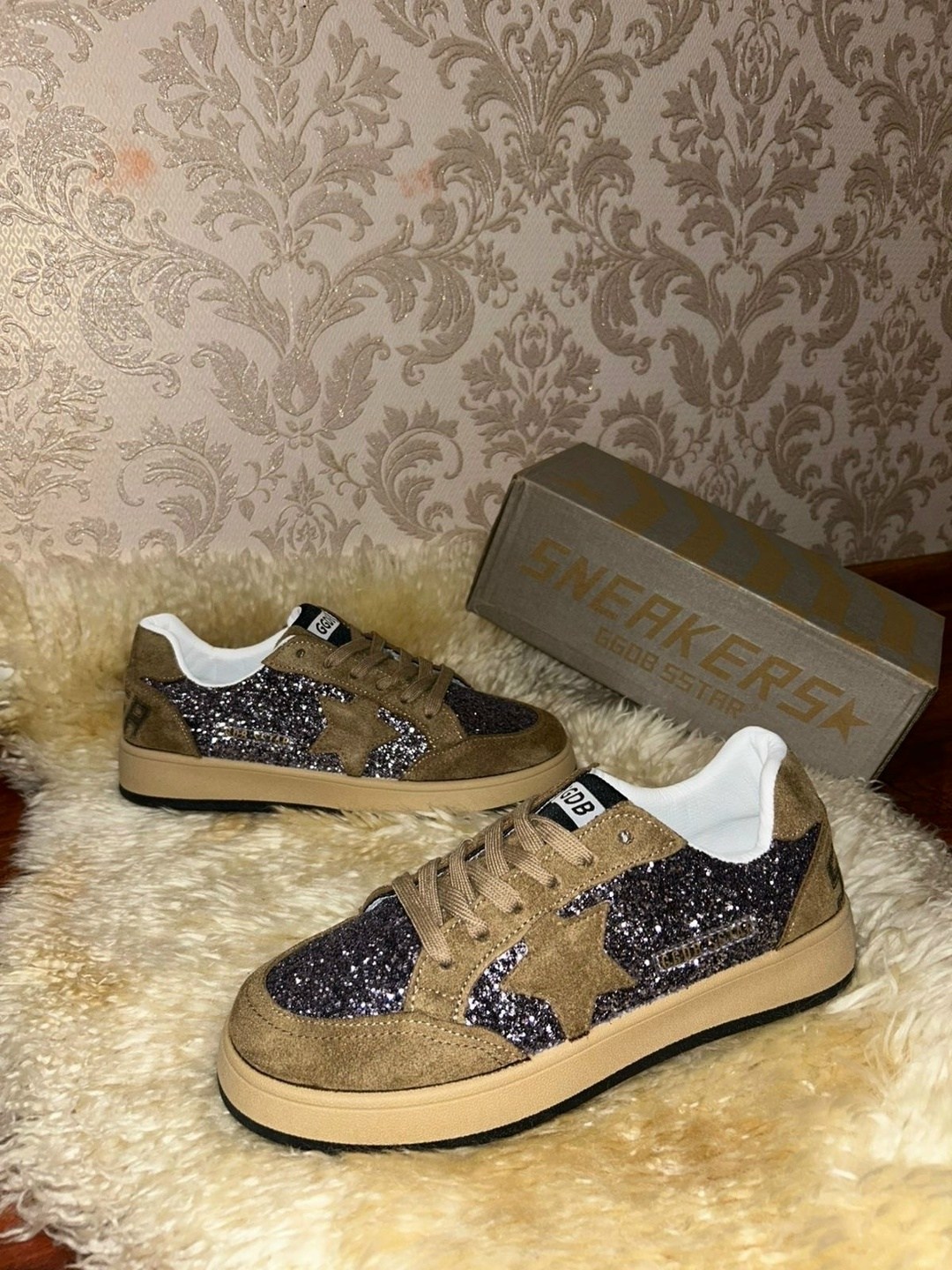 кеды golden goose,лаковые кроссовки golden goose,golden goose кроссовки,,кроссовки golden goose с пайетками на платформе
