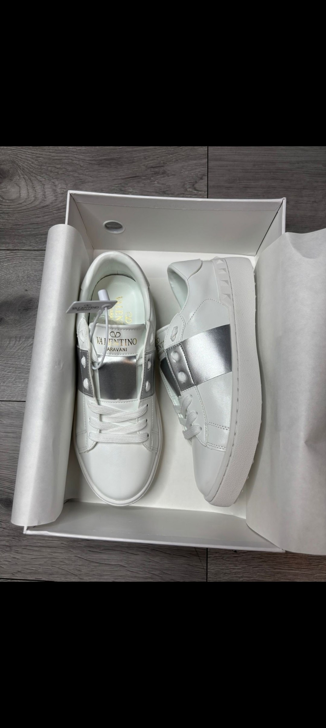 женские кожаные кроссовки valentino rockstud white with pink,valentino кроссовки,кеды валентино,кеды valentino женские,valentino sneakers