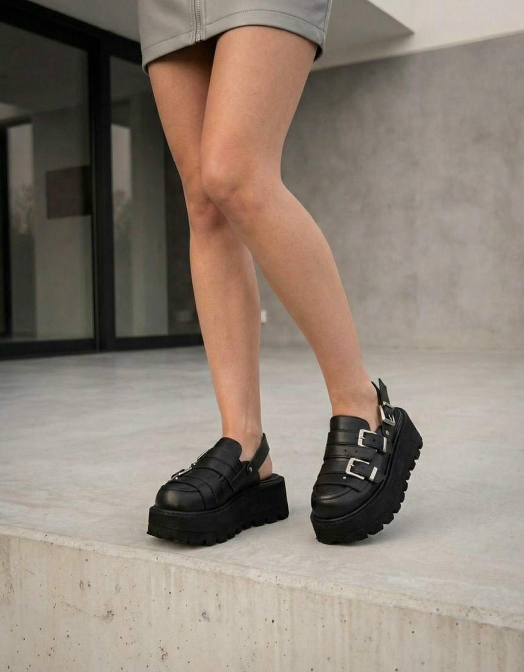 на массивной подошве,женская ,массивные лоферы,сандали на массивной подошве,обуви