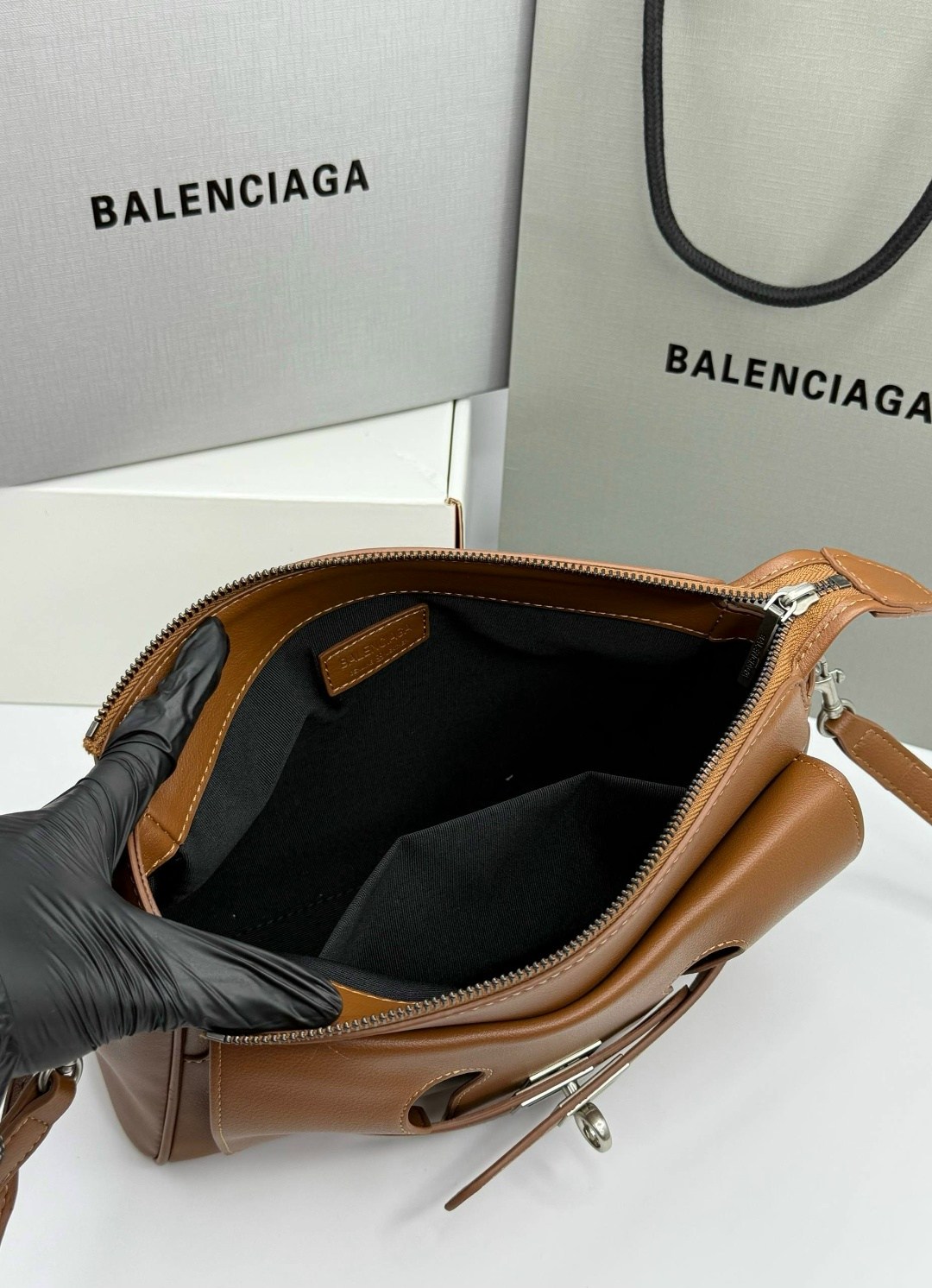 сумки balenciaga,сумка женская balenciaga,сумка женские,сумка тоут balenciaga,сумка balenciaga hourglass