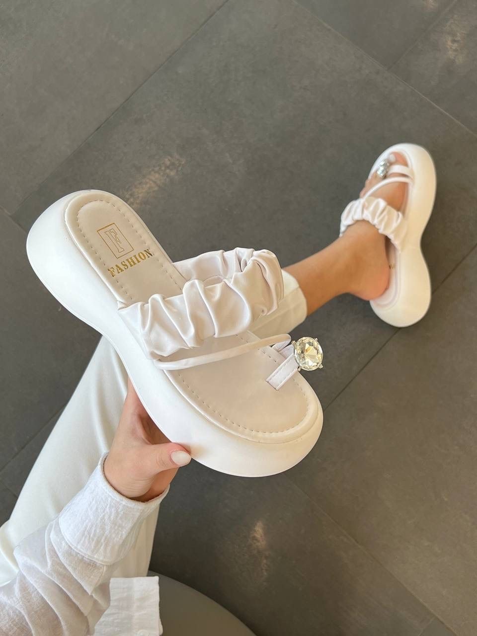 ,женские босоножки,женские сандалии,шлепанцы женские,босоножки на каблуках