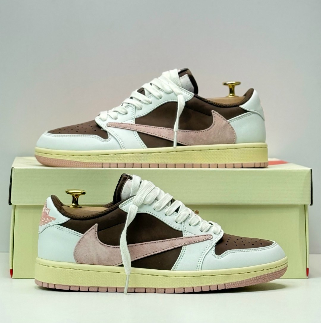 nike air jordan 1 travis scott low,кроссовки nike air jordan 1 low x travis scott,кроссовки nike air jordan 1 low og из коллаборации с travis scott,nike air jordan 1 low travis scott reverse mocha,кро