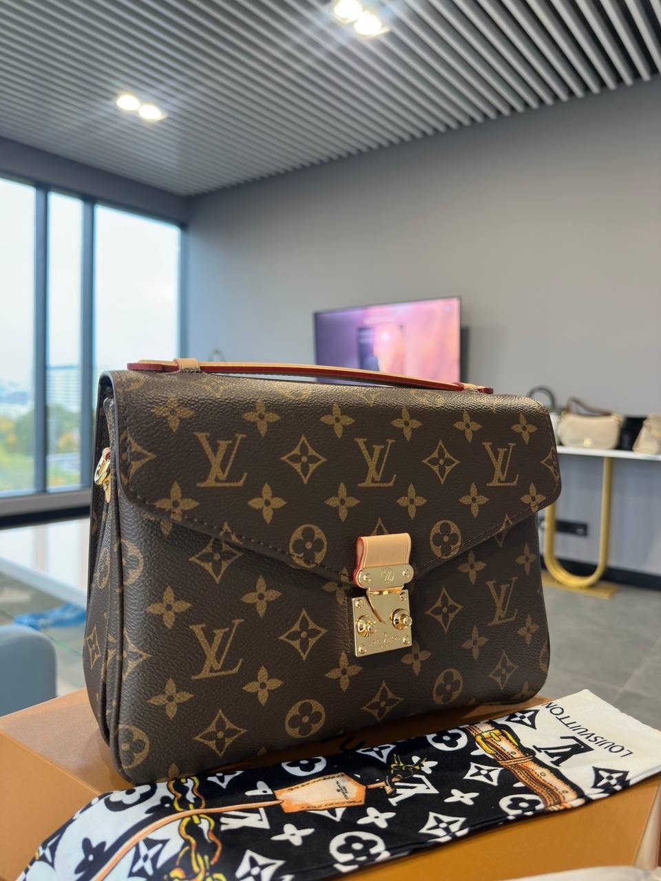 сумка louis vuitton pochette metis,louis vuitton pochette metis,сумка луи виттон,сумки луи виттон оригиналы,сумка женская pochette metis louis vuitton pl-15581