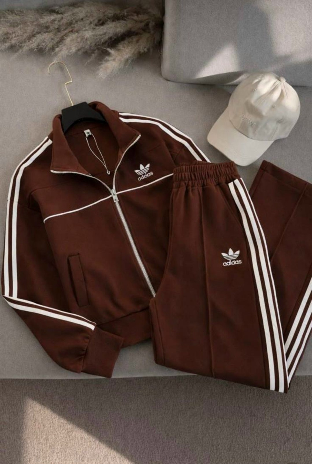 спортивные костюмы,спортивный костюм celine,костюм спортивный adidas,костюм спортивный женский adidas,парные адидасовские костюмы