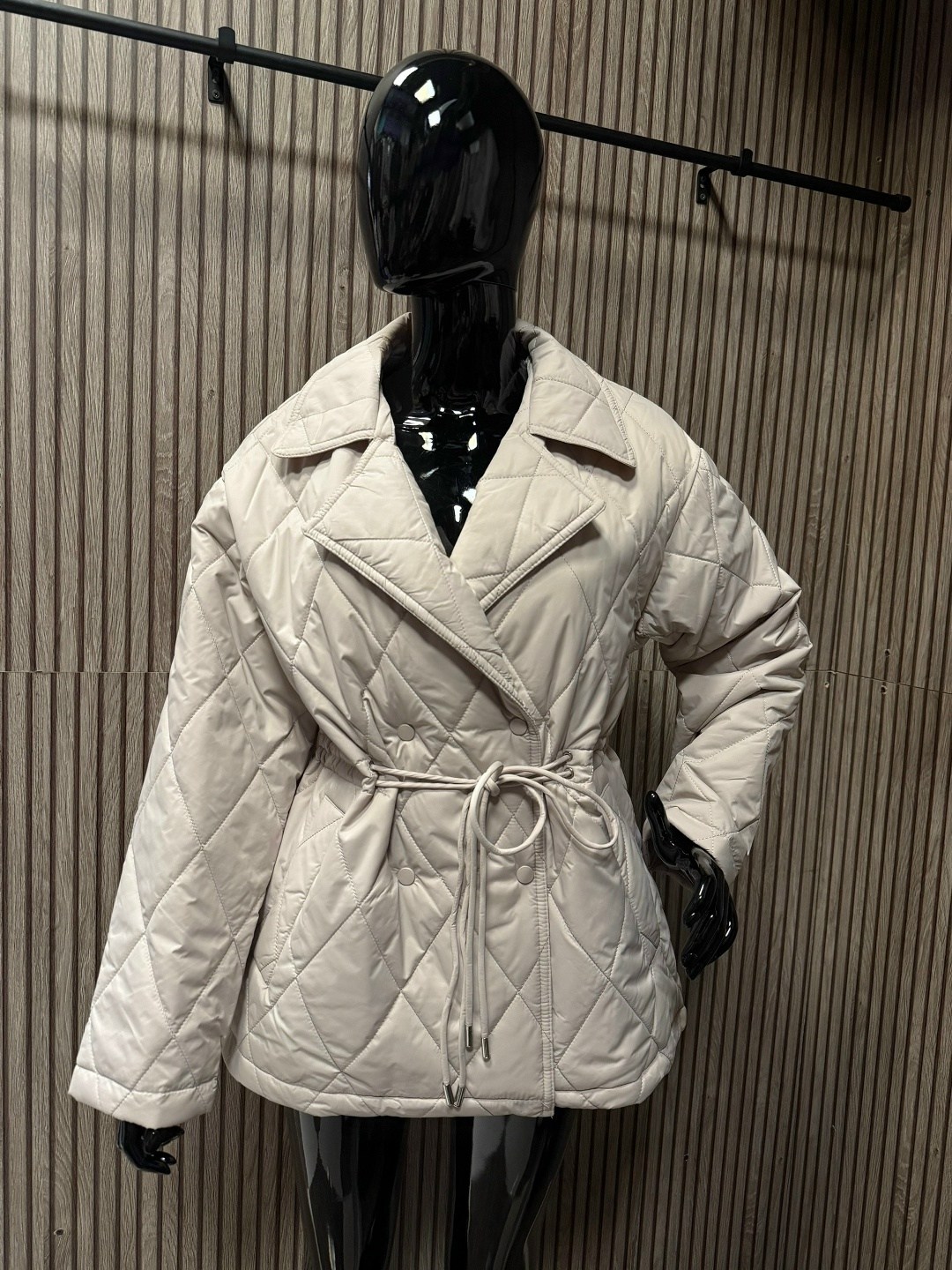 демисезонная куртка,куртка,куртка женская,стеганая куртка,куртка модная