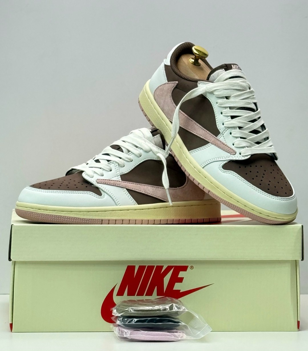 nike air jordan 1 travis scott low,кроссовки nike air jordan 1 low x travis scott,кроссовки nike air jordan 1 low og из коллаборации с travis scott,nike air jordan 1 low travis scott reverse mocha,кро
