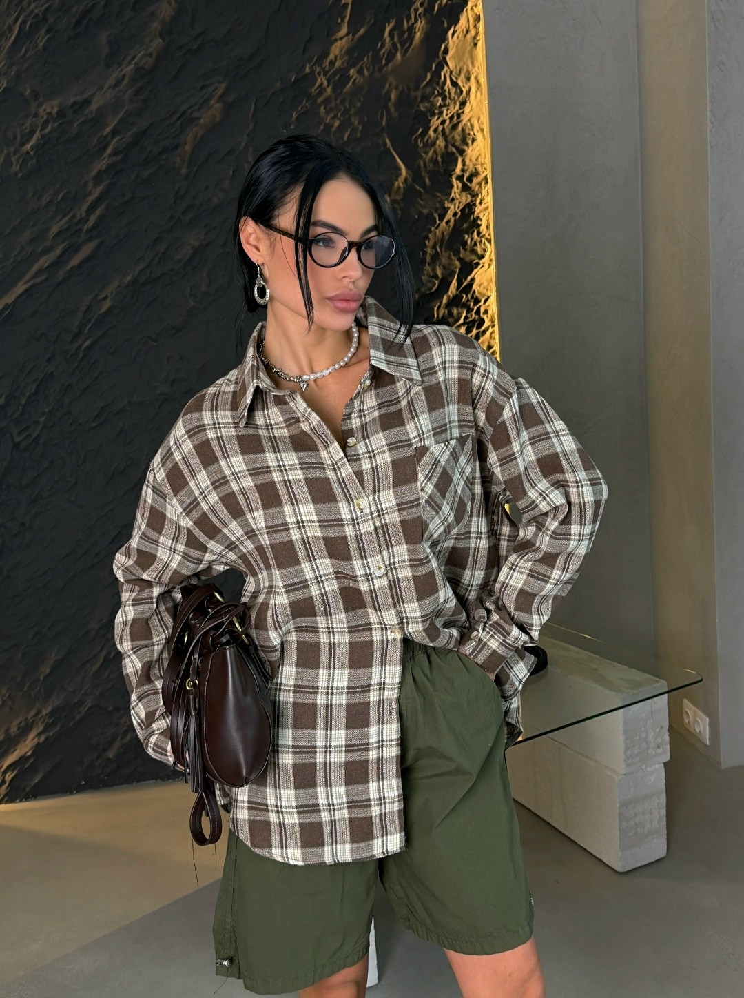 рубашка классическая в клетку оверсайз la fashion,рубашка оверсайз в клетку thirteen brand,рубашка коричневая в клетку оверсайз удлиненная arsshopp,рубашка коричневая в клетку оверсайз удлиненная,руба