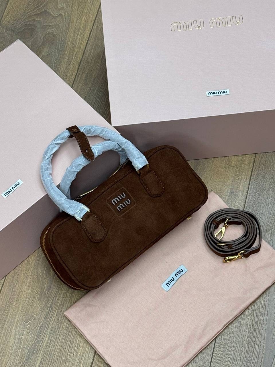 замшевая чёрная сумка miu miu 28x13 см,замшевая чёрная сумка miu miu 23x13 см,сумка замшевая miu miu,сумка женская miu miu,сумка miu miu женская на плечо замшевая