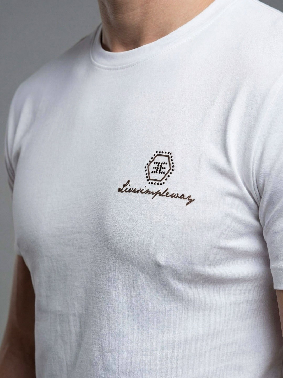 футболка,мужская футболка,бежевая футболка,футболка с принтом,модели футболок